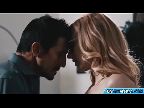 ❤️ Sessu romanticu cù una bionda slutty Video sessu à noi ❤