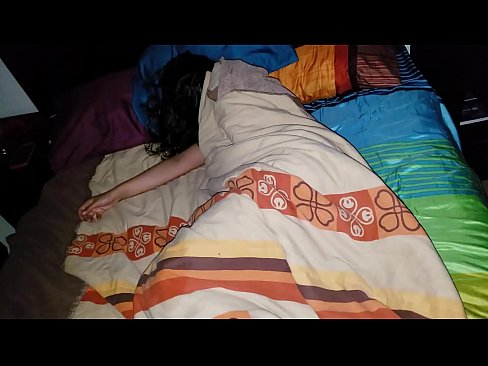 ❤️ Stepson rimprovera a so ghjovana matrigna mentre dorme. Video sessu à noi ❤